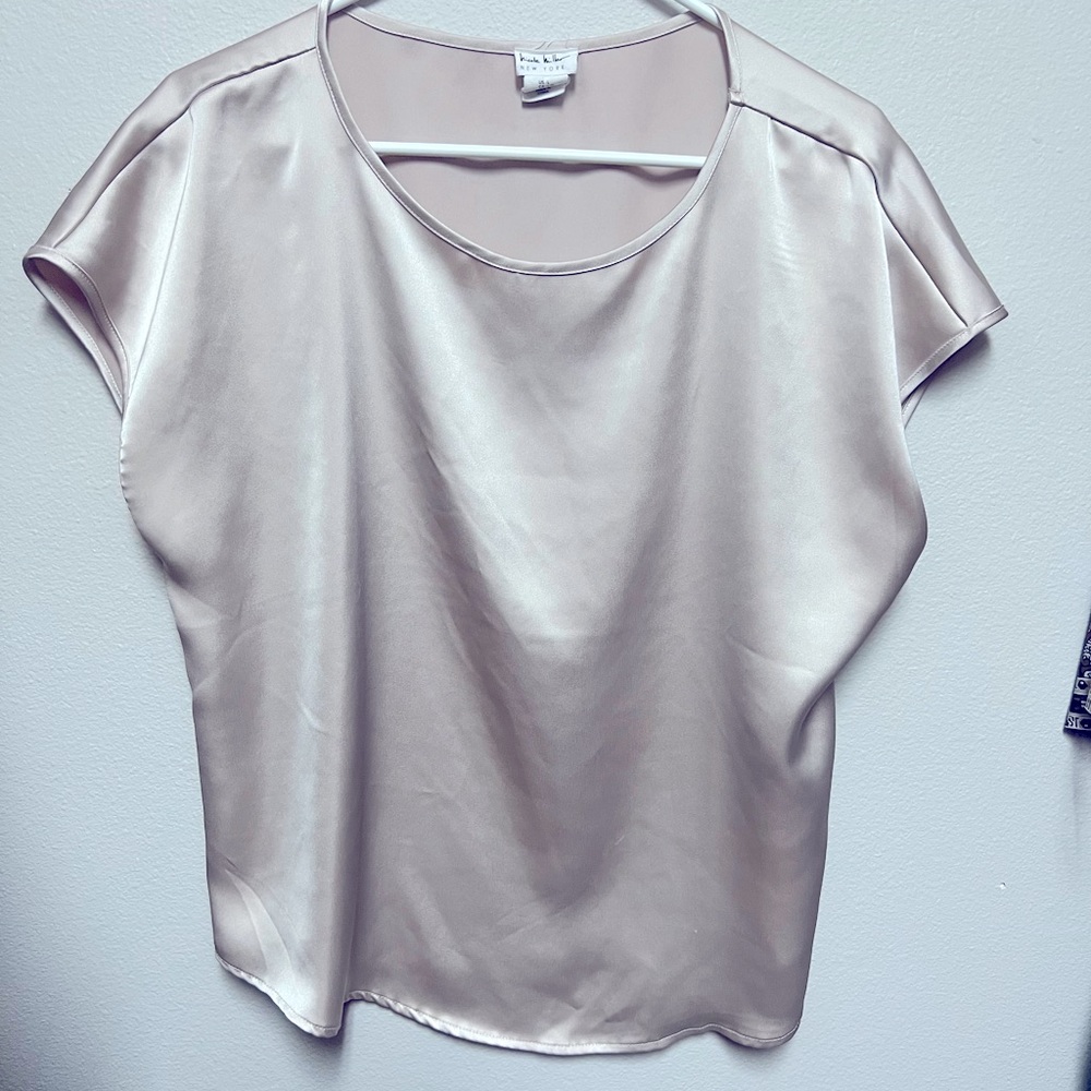 Nicole Miller L champagne pink silk short sleeve top